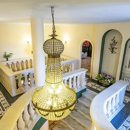 Full'house Villa Racale