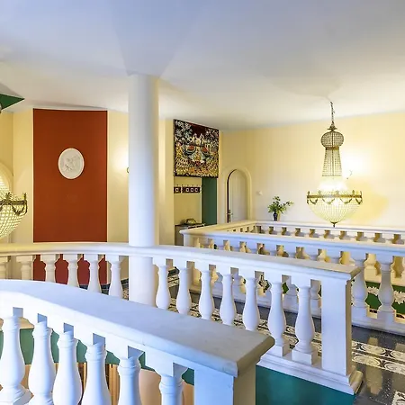 Full'house Villa *
